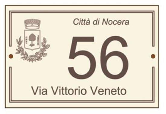 Numero civico in laminato stratificato con nome strada e nome e stemma Comune