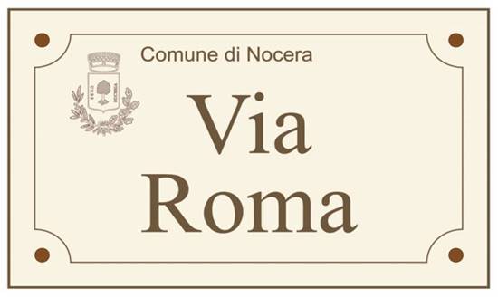 Targa viaria cm. 50x30 in laminato plastico stratificato con bordino, completa di nome strada, logo e nome comune incisi